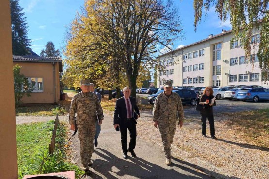 Parlamentarni vojni povjerenik BiH Boško Šiljegović boravio u radnoj posjeti 6. pješadijskoj brigadi i vojnim jedinicama OSBiH na lokalitetu kasarne „Kozara“ u Banjaluci 